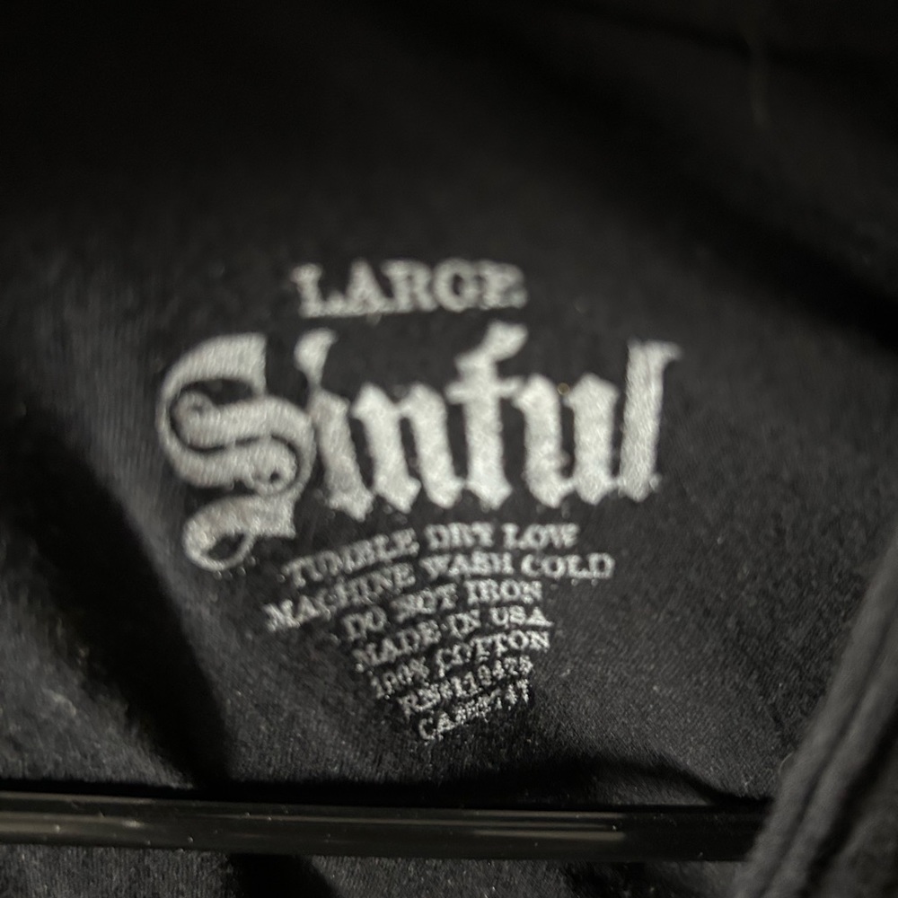 Black Graphic Women's Top new w/o tags - Picture 4 of 4